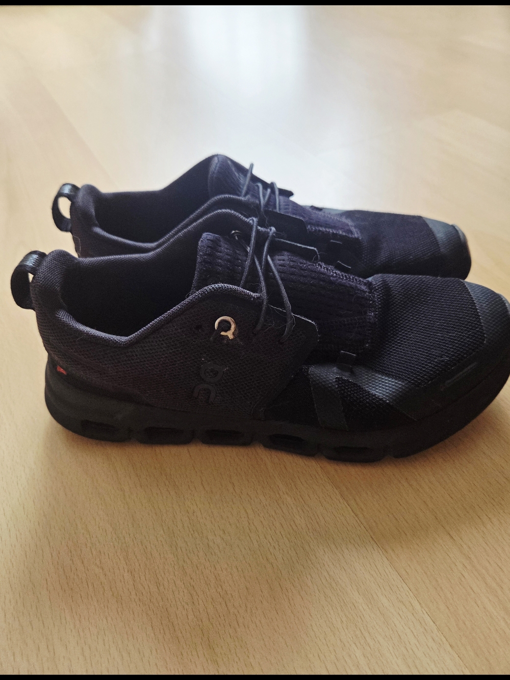On Kids Grade School Cloud Sky Sneakers